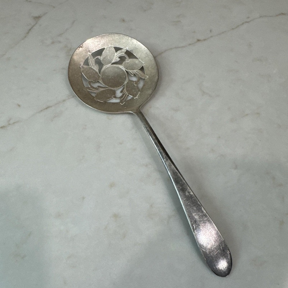 Vintage 1847 ROGERS BROS Silhouette Silver Plated Tomato Server 7 1/2"